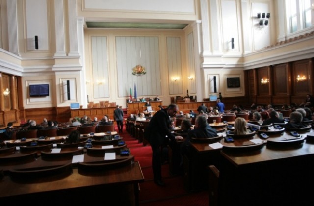 Парламентът прие окончателно бюджета на ДОО за 2017 г.