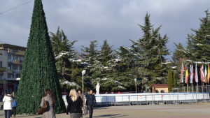 Ледената пързалка в Казанлък отваря врати