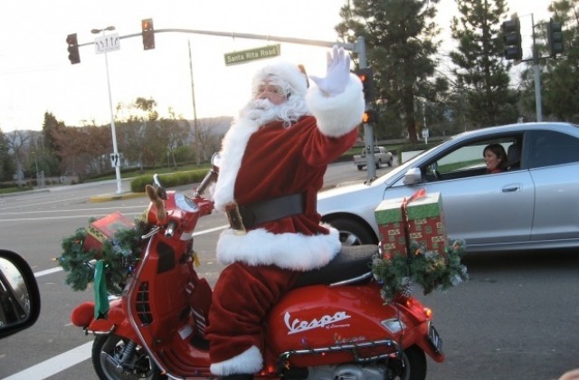 Дядо Коледа пристига на мотор в Димитровград