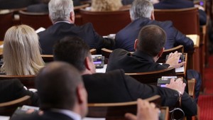 Заради парите за БАН и СУ Отложиха гласуването на бюджета