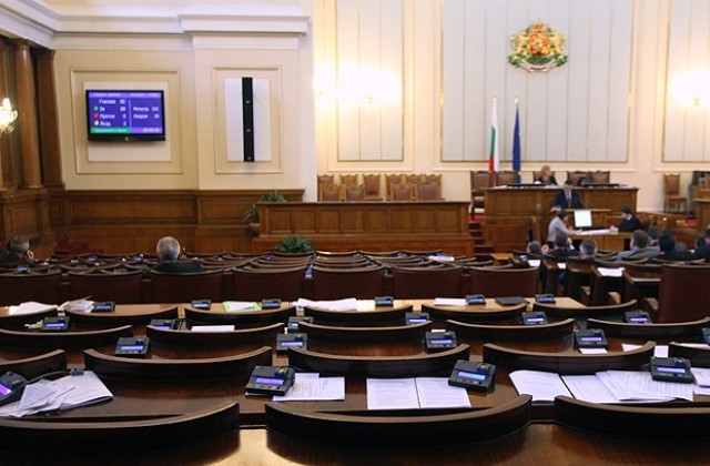 Депутатите приеха бюджетите на МО и МВР