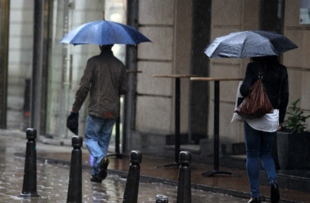 Времето на 2 декември: Остава облачно, снегът се топи