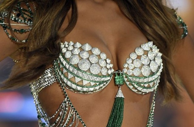 Феновете не харесаха диамантения сутиен на Victoria'a Secret (СНИМКИ)
