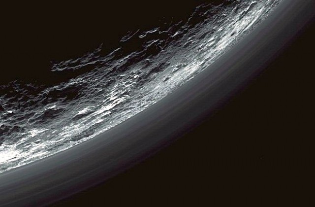 Как се е образувал леденият басейн в сърцето на Плутон?