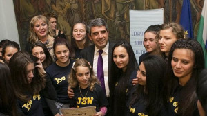 Плевнелиев Доброволците дават пример за активна гражданска позиция