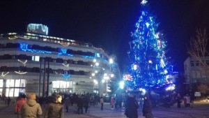 В Коледна премяна засия пл Свобода в Дупница