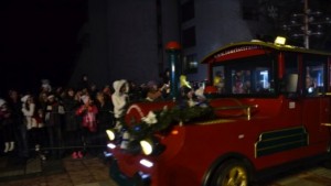 Магично бе запалена елхата в Благоевград грейнаха хиляди светлини