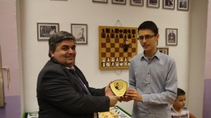 Шахматистът Емил Стефанов с награда за найпрогресиращ състезател на Етър