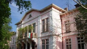 Ученици от Езикова гимназия ДР Петър Берон спечелиха стипендии на