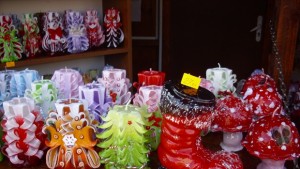 На 7 декември палят светлините на елхата и отварят коледния