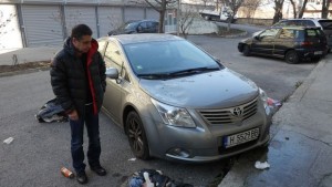 Съседски боклук потроши кола в центъра на Шумен СНИМКИ