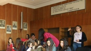 Ученици в дискусия за насилието интернет тормозът расте