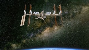 НАСА настоява за още пет едногодишни експедиции на МКС