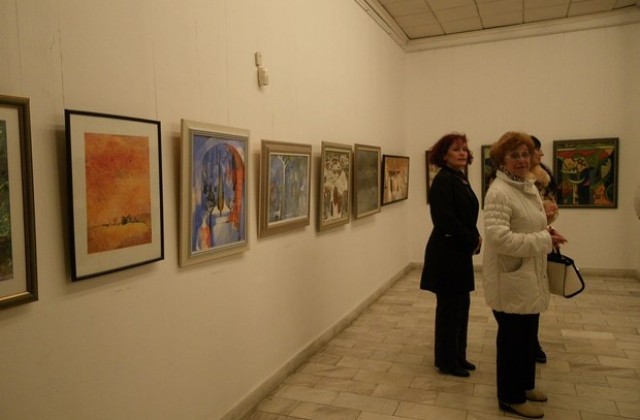 17 творци в коледната изложба на димитровградската галерия