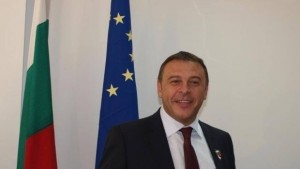 Атанас Камбитов Честит празник на всички именици и банкери