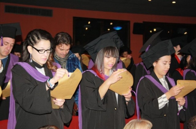170 абсолвенти от Стопанския факултет получиха своите дипломи