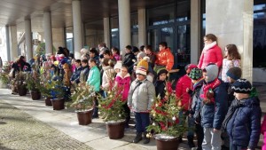 Коледна благотворителна кампания Купи жива елхичка помогни на дете започна