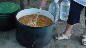 Рибена чорба за 300 души по автентична 70годишна рецепта приготвиха