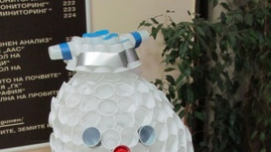 Снежен човек посреща гостите на РИОСВ ВТърново