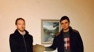 Общински съветник подари ценна колекция от медицинска литература на болницата