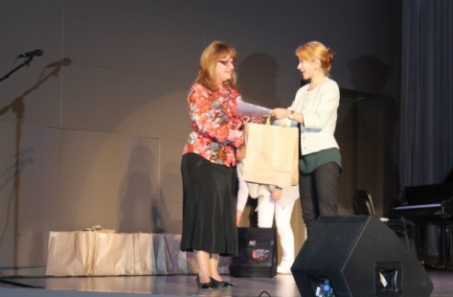 Началният учител Красимира Рускова получи награда за доброволческа дейност