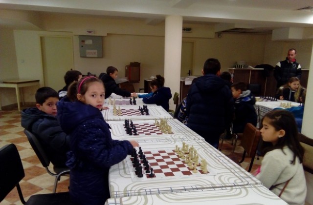 47 деца започнаха тренировки по шахмат в клона на Шахматен клуб “Асеневци“ в Павликени