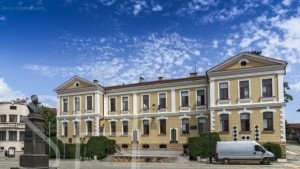 Палят светлините на коледната елха в Котел