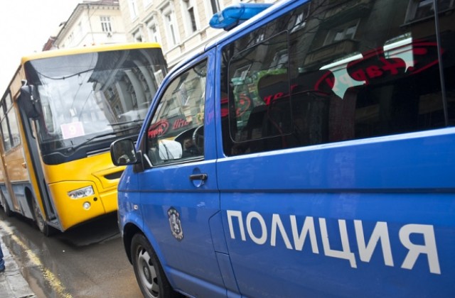 Кола и автобус на градския транспорт се удариха в София