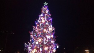 С камбанен звън грейна Коледната елха в Кюстендил освети я