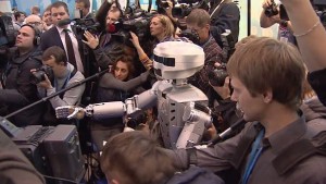 Роботът Фьодор може да прави шпагат и да завинтва крушка