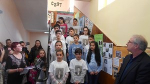 Учениците от НУ Отец Паисий почетоха героите от Освобождението