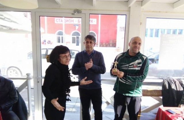 Приз Илия Солунов за Георги Караколев- футболен съдия на годината в Дупница