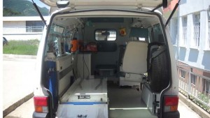 Работник падна от скеле