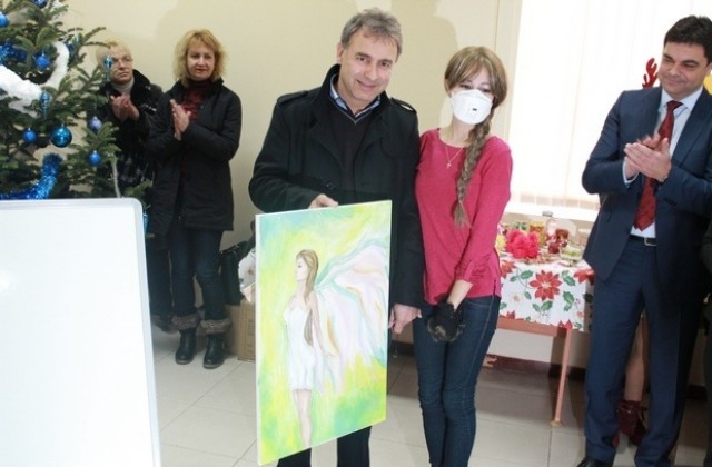 Фотосесия в помощ на Ники и в Димитровград. Художници даряват свои творби