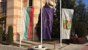 Изпращат машини и дърва в помощ на Хитрино