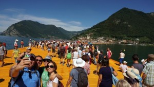 Изложба Кристо на светло