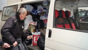 Три микробуса с дарения за Хитрино отпътуваха от Търговище