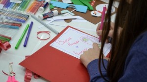 През 1976 г Български пощи издават първата честитка с номинал