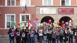 Ученици събират пари за Хитрино с Коледен концерт и благотворителен