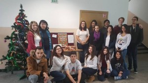 Ученици от ПМГ с добро дело преди Коледа