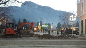 Водният цикъл стигна до площад Христо Ботев