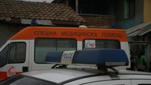 Кола се обърна на трамвайни релси в София ВИДЕО