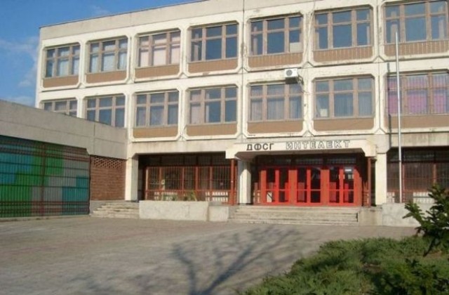 Подписаха договора за ремонт и енергийна ефективност в ДФСГ„Интелект”