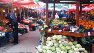 Мъже се биха на пазара във ВТърново