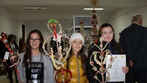 Първокласник с наградата на димитровградския кмет за сурвачка