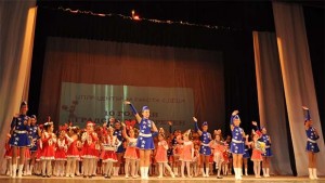 140 момичета празнуваха на сцената 10ия рожден ден на Градския