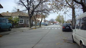 Микробус удари двама мъже няма тежко пострадали