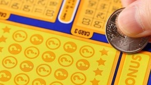 Осъждан задигна лотарийни билети