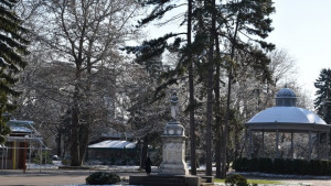 Студено и ветровито остава времето днес
