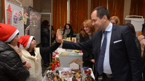 Кметът Каменов се включи в благотворителна изложба